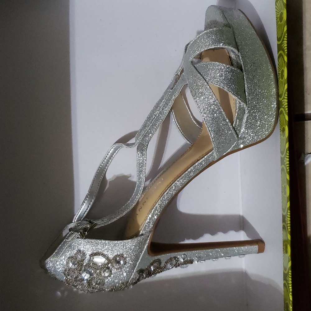 Gianni Bini silver platforms. Style Geneva. Size 9